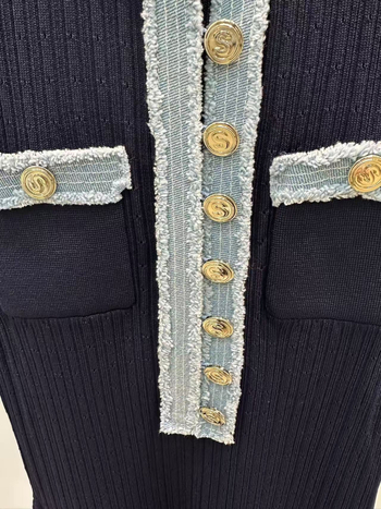 Hosszú A-vonalú ruha kerek nyakkal, viszkóz anyagból