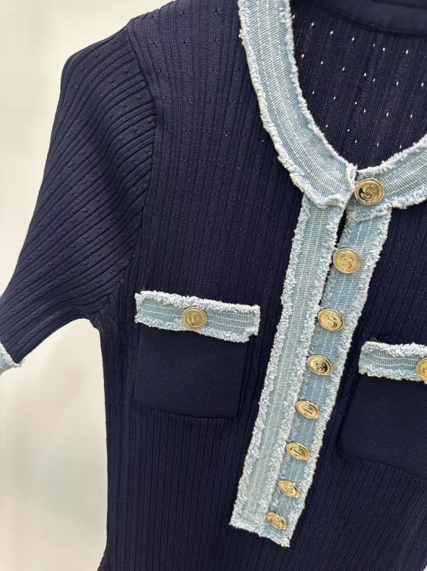 Hosszú A-vonalú ruha kerek nyakkal, viszkóz anyagból