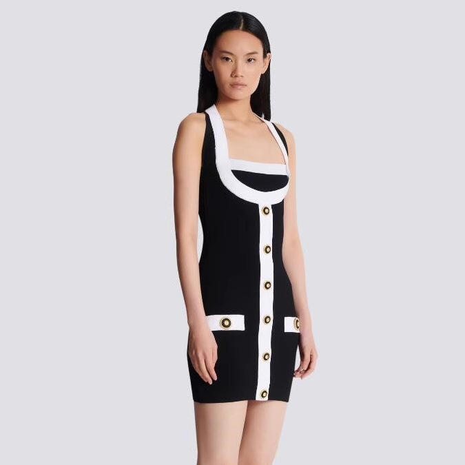 Kötött ruha halternekkel, elasztikus derékkal, midi hosszúságú, ujj nélküli, színösszhang mintázattal