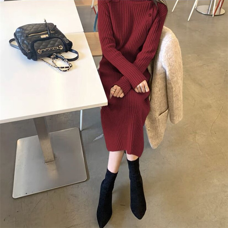 Kötött midi ruha magas nyakú gallérral, csíkos mintázat, hosszú ujjú, magas derekú