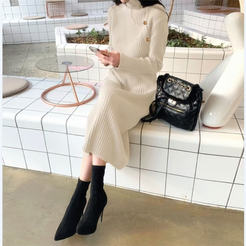 Kötött midi ruha magas nyakú gallérral, csíkos mintázat, hosszú ujjú, magas derekú