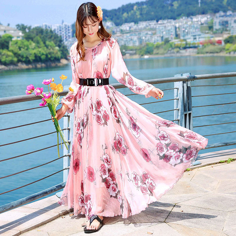 Chiffon ruha hosszú ujjú, virágos mintázat, V-nyak, lótuszleveles ujj, hosszú szoknya, pulóver-stílusú záródás; fő anyagok Lyocell (Tencel) és poliészter 95%+