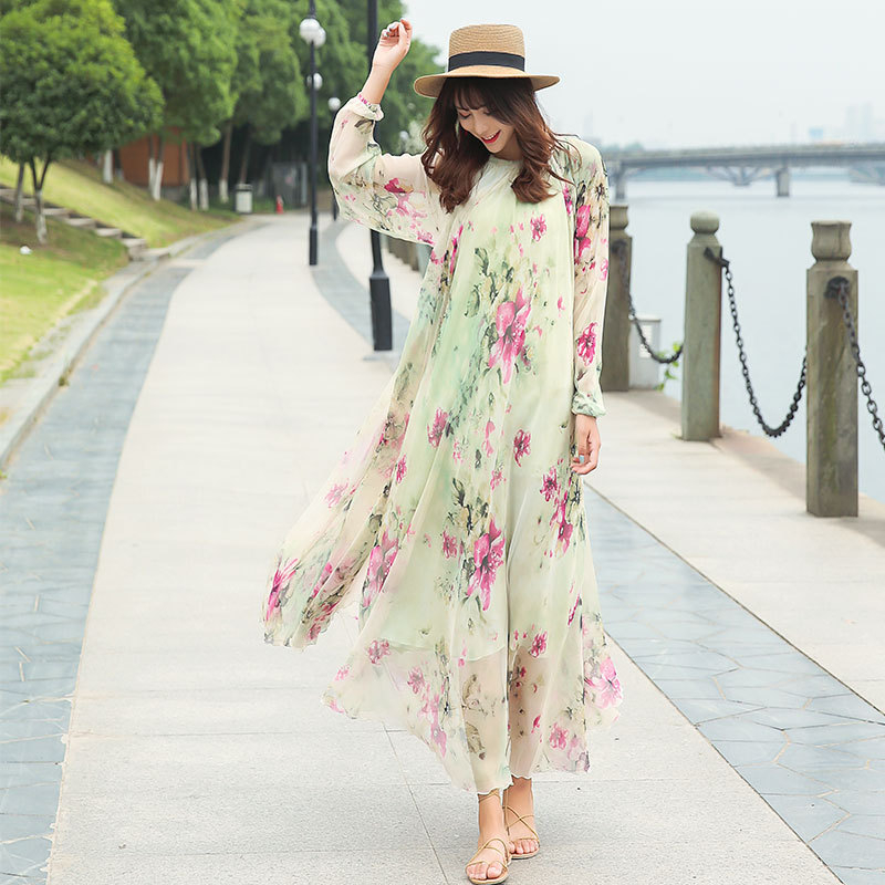 Chiffon ruha hosszú ujjú, virágos mintázat, V-nyak, lótuszleveles ujj, hosszú szoknya, pulóver-stílusú záródás; fő anyagok Lyocell (Tencel) és poliészter 95%+