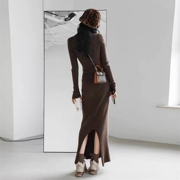 V-nyakú kötött ruha, hosszú ujjú, magas derekú, pullover-stílusú, core-spun fonalból (viskoza/ nylon)