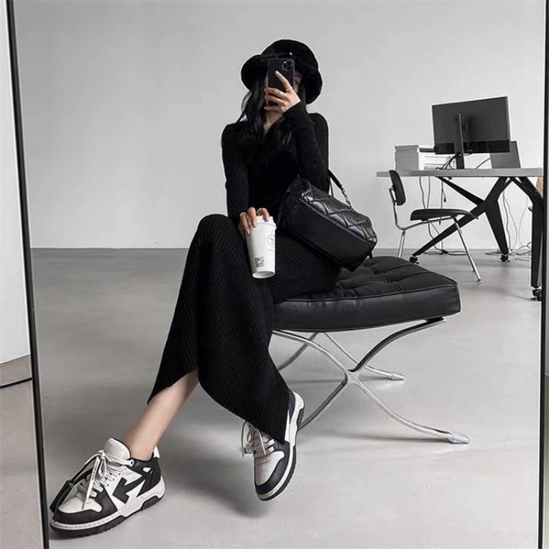 V-nyakú kötött ruha, hosszú ujjú, magas derekú, pullover-stílusú, core-spun fonalból (viskoza/ nylon)