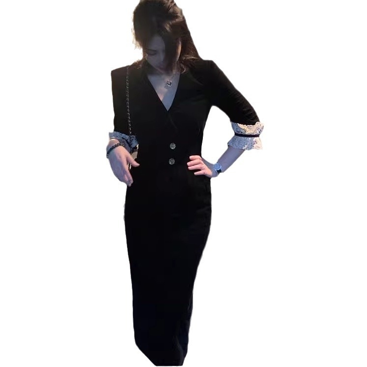 Midi ruha A-vonalú, V-nyakú, középső derekú