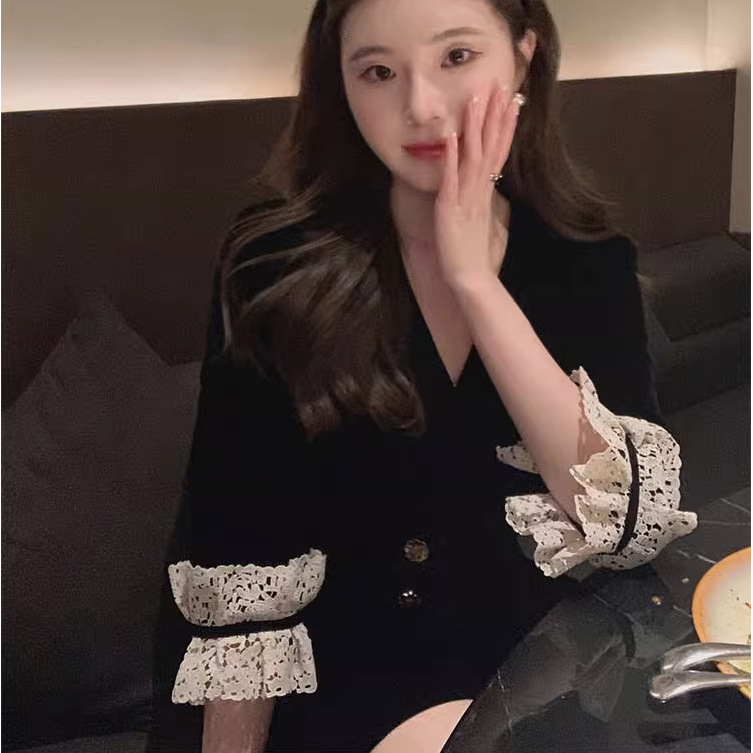 Midi ruha A-vonalú, V-nyakú, középső derekú