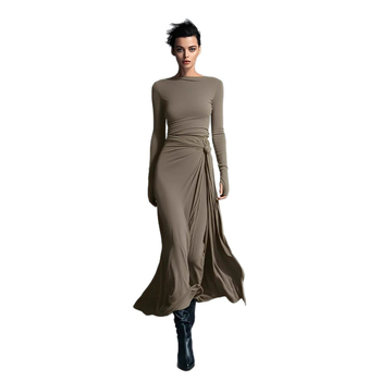 Stretch poliészterből készült A-vonalú ruha hosszú, szabálytalan szoknyával, középső derék, egyvonalú gallér