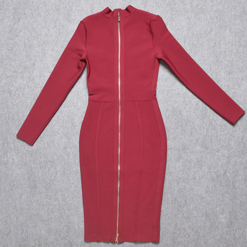 Kötött anyagú testhez simuló ruha hosszú ujjúval, kerek nyakkal, magas derékkal és ceruza sziluettel