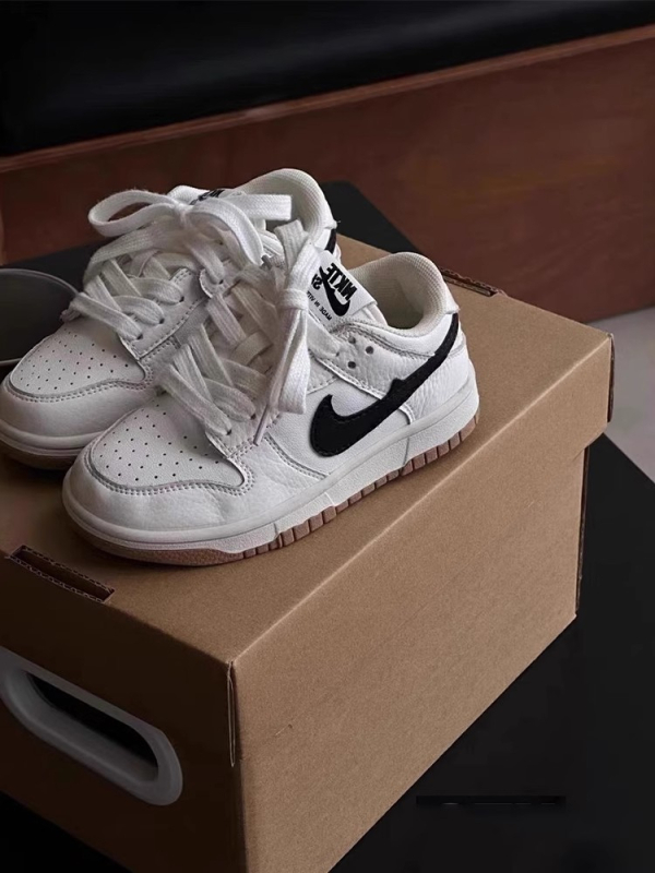 Детски кецове в корейски стил X601 – противохлъзгаща гумена подметка, закопчаване с лепенка, горна част от изкуствена кожа, за всички сезони, унисекс