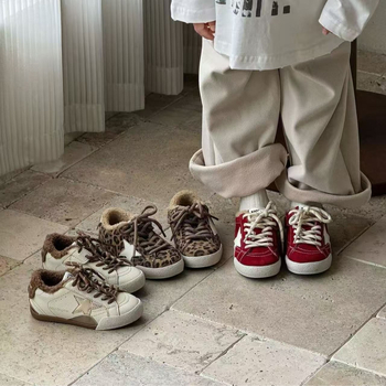 Детски маратонки унисекс със велкро, зимна подплата, дебела гумена подметка, горна част замшена кожа + свинска кожа (Унисекс, Зимни, Замшена кожа + свинска кожа, Подплата от агнешка вълна, Гума подметка с анти-слип)