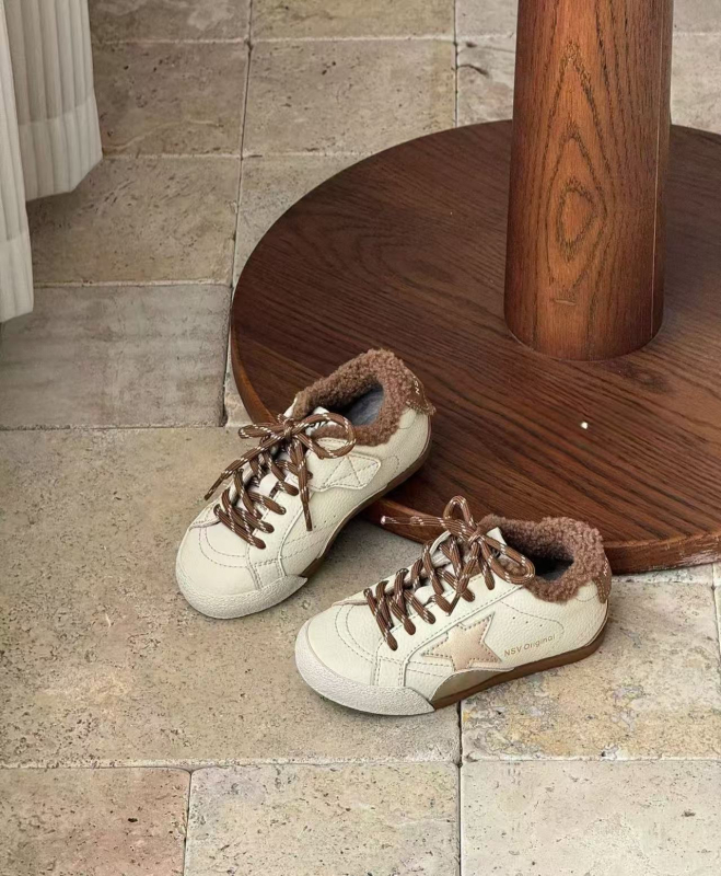 Детски маратонки унисекс със велкро, зимна подплата, дебела гумена подметка, горна част замшена кожа + свинска кожа (Унисекс, Зимни, Замшена кожа + свинска кожа, Подплата от агнешка вълна, Гума подметка с анти-слип)