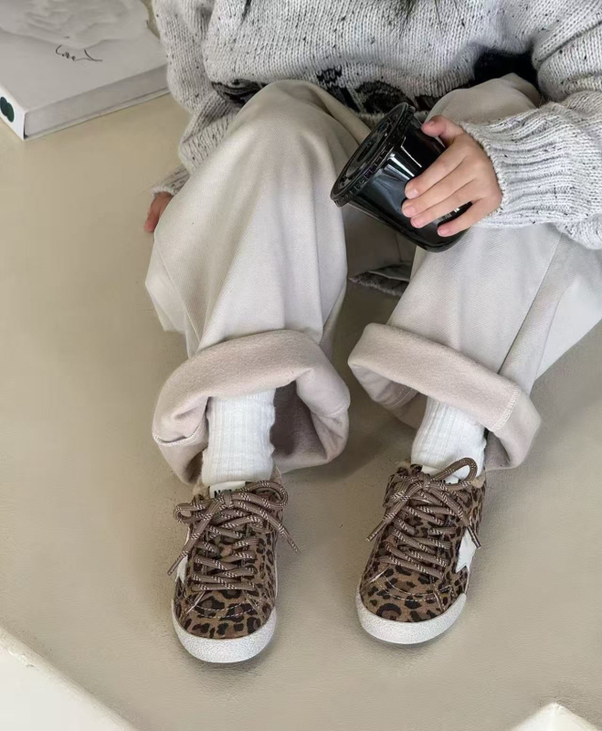 Детски маратонки унисекс със велкро, зимна подплата, дебела гумена подметка, горна част замшена кожа + свинска кожа (Унисекс, Зимни, Замшена кожа + свинска кожа, Подплата от агнешка вълна, Гума подметка с анти-слип)