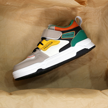 Детски маратонки: горно от изкуствен PU, средна височина, велкро закопчаване, подметка от говеждо сухожилие, текстилна стелка (PU върхов материал; средна височина; велкро закопчаване; подметка от говеждо сухожилие; текстилна стелка)