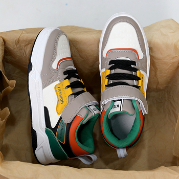 Детски маратонки: горно от изкуствен PU, средна височина, велкро закопчаване, подметка от говеждо сухожилие, текстилна стелка (PU върхов материал; средна височина; велкро закопчаване; подметка от говеждо сухожилие; текстилна стелка)