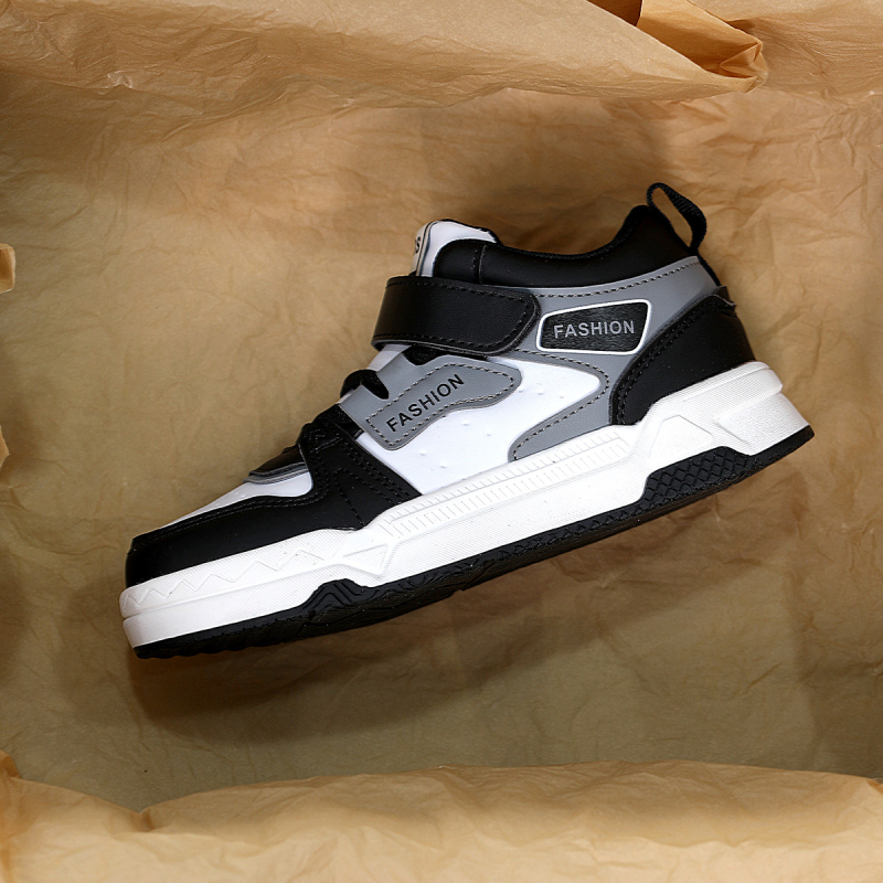 Детски маратонки: горно от изкуствен PU, средна височина, велкро закопчаване, подметка от говеждо сухожилие, текстилна стелка (PU върхов материал; средна височина; велкро закопчаване; подметка от говеждо сухожилие; текстилна стелка)