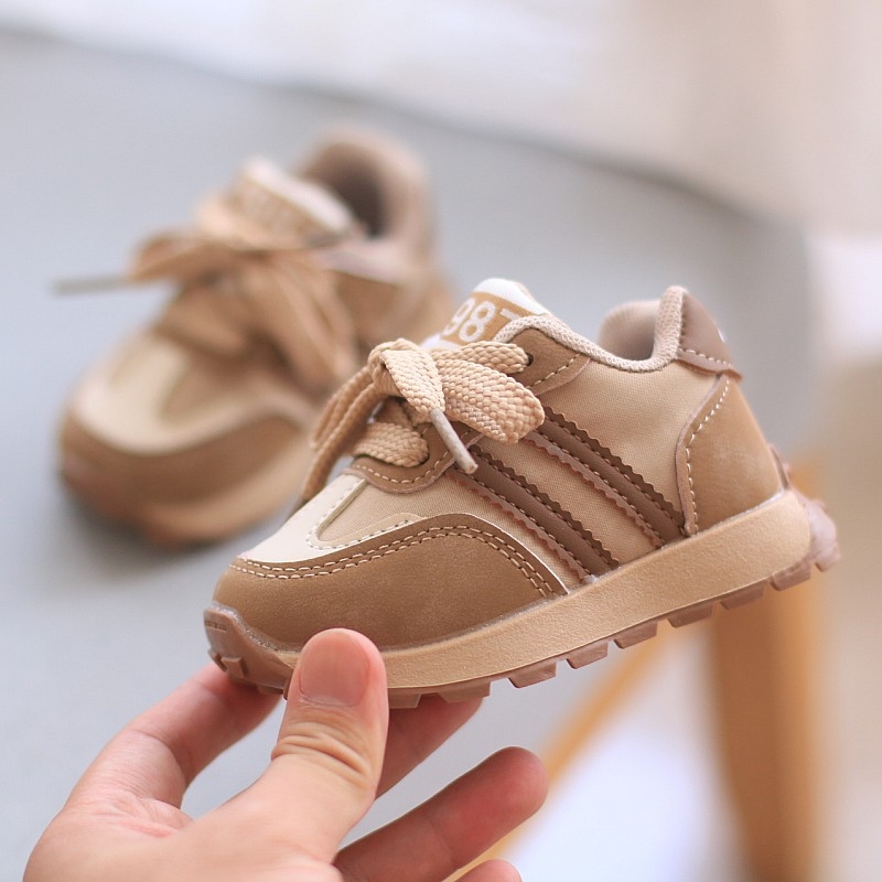 Uniszex gyerekcipő 1–3 éveseknek, légáteresztő, csúszásmentes, felsőrész szintetikus bőrből, talp bőr, Velcro-zárás, tavasz–ősz