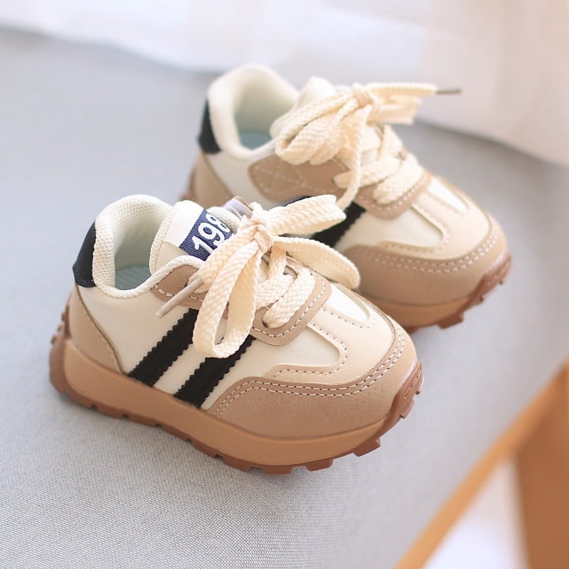 Uniszex gyerekcipő 1–3 éveseknek, légáteresztő, csúszásmentes, felsőrész szintetikus bőrből, talp bőr, Velcro-zárás, tavasz–ősz