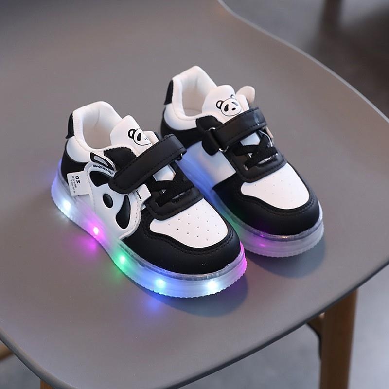 Unisex dječje tenisice s LED svjetlima, Panda kožni paneli, niski gornji dio, Velcro zatvarač, protuklizna potplata
