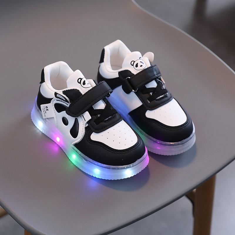 Unisex dječje tenisice s LED svjetlima, Panda kožni paneli, niski gornji dio, Velcro zatvarač, protuklizna potplata