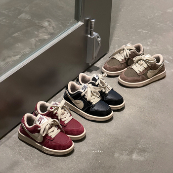 Dječje tenisice s Velcro za zimu — unisex, niski dizajn; gornji dio: teleća koža + mikrovlakna; potplat: guma; unutrašnjost: umjetno krzno; lagane, protuklizne, tople