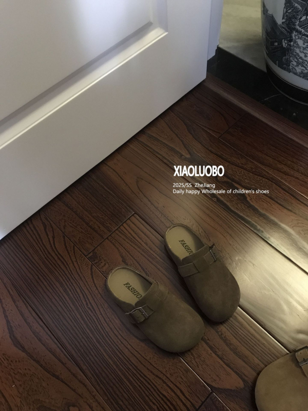 Dječje cipele u stilu Birkenstock, zatvoren prst, prava nubuk koža, unisex, retro stil, jesen 2025