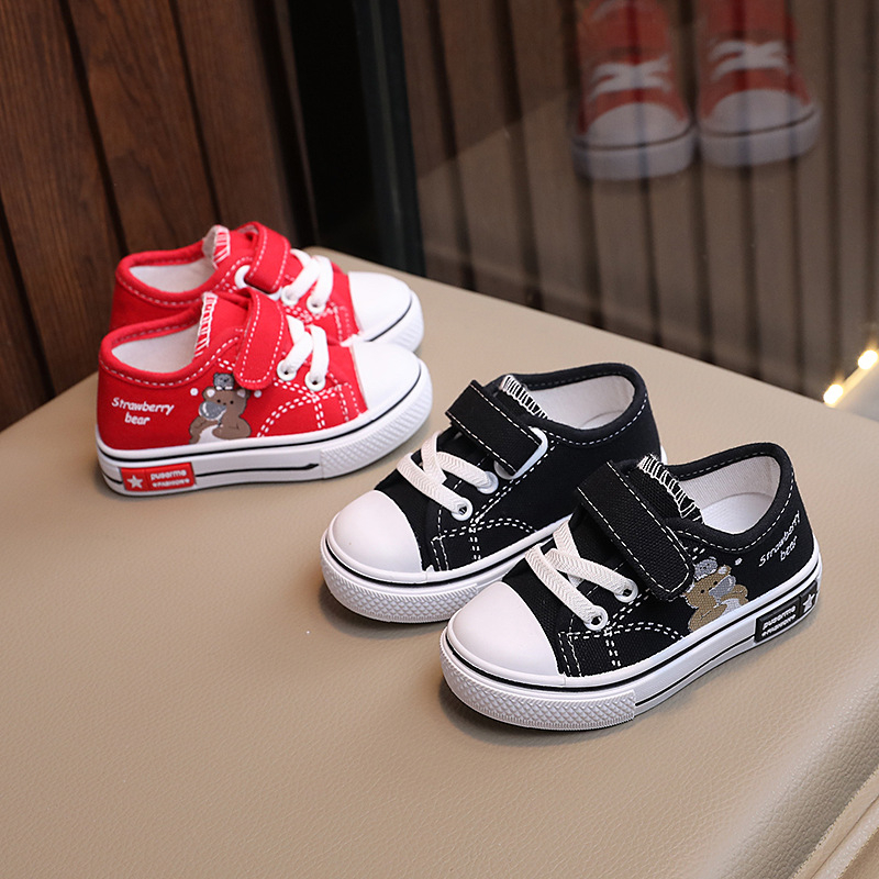 Gyermekeknek szánt vászon tornacipő járáshoz, lélegző vászon felsőrésszel, csúszásmentes gumí talppal, Velcro-zárás, 1–3 éves korosztálynak, téli, tavaszi és őszi szezonokra megfelelő