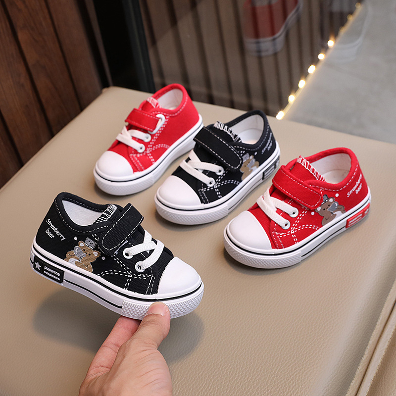 Gyermekeknek szánt vászon tornacipő járáshoz, lélegző vászon felsőrésszel, csúszásmentes gumí talppal, Velcro-zárás, 1–3 éves korosztálynak, téli, tavaszi és őszi szezonokra megfelelő