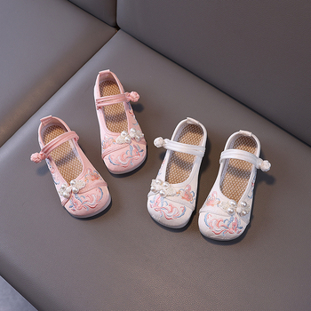 Gyerekeknek készült hímzett cipő, etnikus stílus, satin felső, textil belső talp, TPR talp, elasztikus pánt