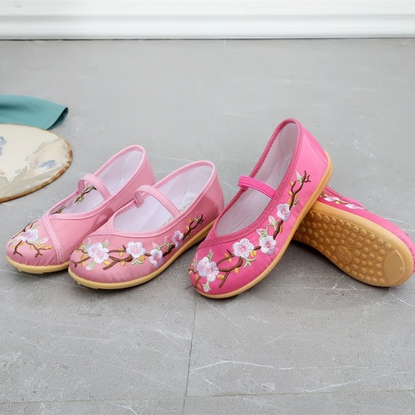 Hanfu lányoknak cipő, kínai stílusú hímzett gyerekcipő, satin felsőrész, PU belső és PU talp, műanyag talp, színpadi visehez