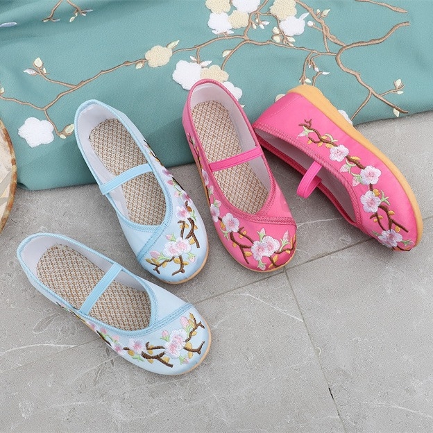 Hanfu lányoknak cipő, kínai stílusú hímzett gyerekcipő, satin felsőrész, PU belső és PU talp, műanyag talp, színpadi visehez