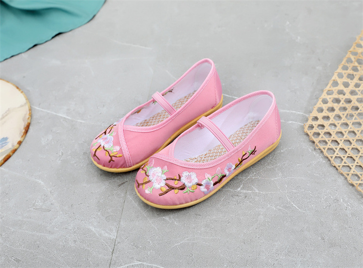 Hanfu lányoknak cipő, kínai stílusú hímzett gyerekcipő, satin felsőrész, PU belső és PU talp, műanyag talp, színpadi visehez