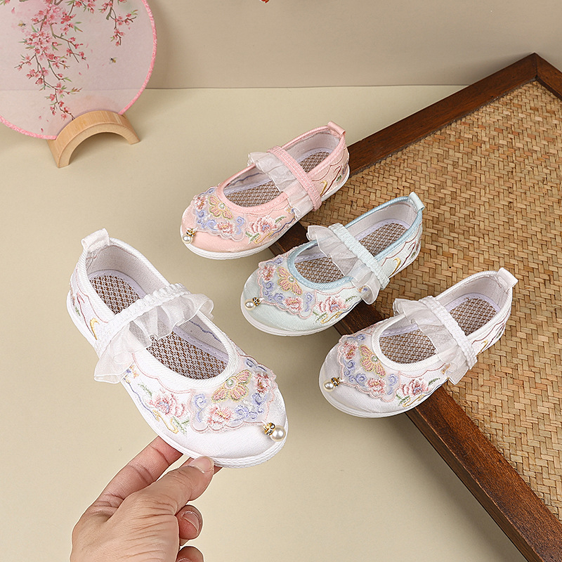 Etno-stílusú gyerek satin cipő, elasztikus pánttal; felső rész: satin; belső textil; talp: TPR