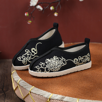 Traditsioonilised poiste riidejalatsid rahvatantsude jaoks | Ülemine: kunstnahk, Põhi: veiseliha kõõlus, Sulgemine: elastne riba, Triibuline muster