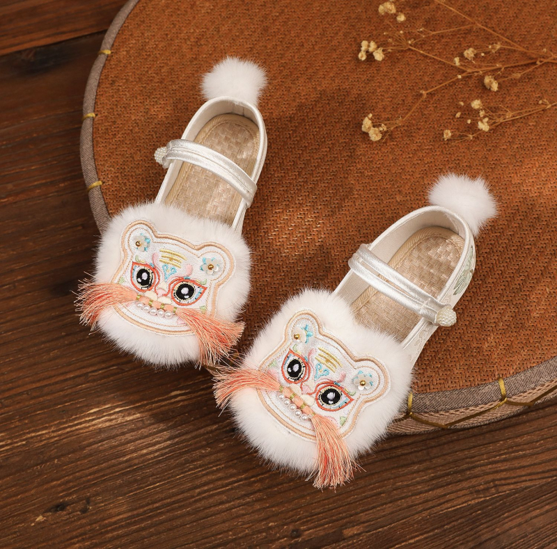 Lányoknak szóló csizma 7–12 éveseknek, pamut felsőrész, marháin ín talp, csatt záródás