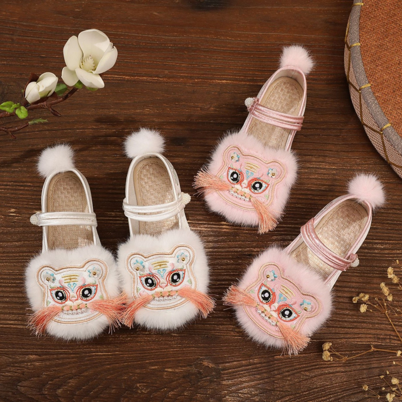 Lányoknak szóló csizma 7–12 éveseknek, pamut felsőrész, marháin ín talp, csatt záródás