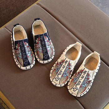 Laste kanga jalatsid – käsitsi õmmeldud, tikitud, kamuflaažne muster, ülaosa lõuendist, mitmekihiline tald, slip-on