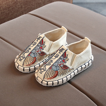 Laste kanga jalatsid – käsitsi õmmeldud, tikitud, kamuflaažne muster, ülaosa lõuendist, mitmekihiline tald, slip-on