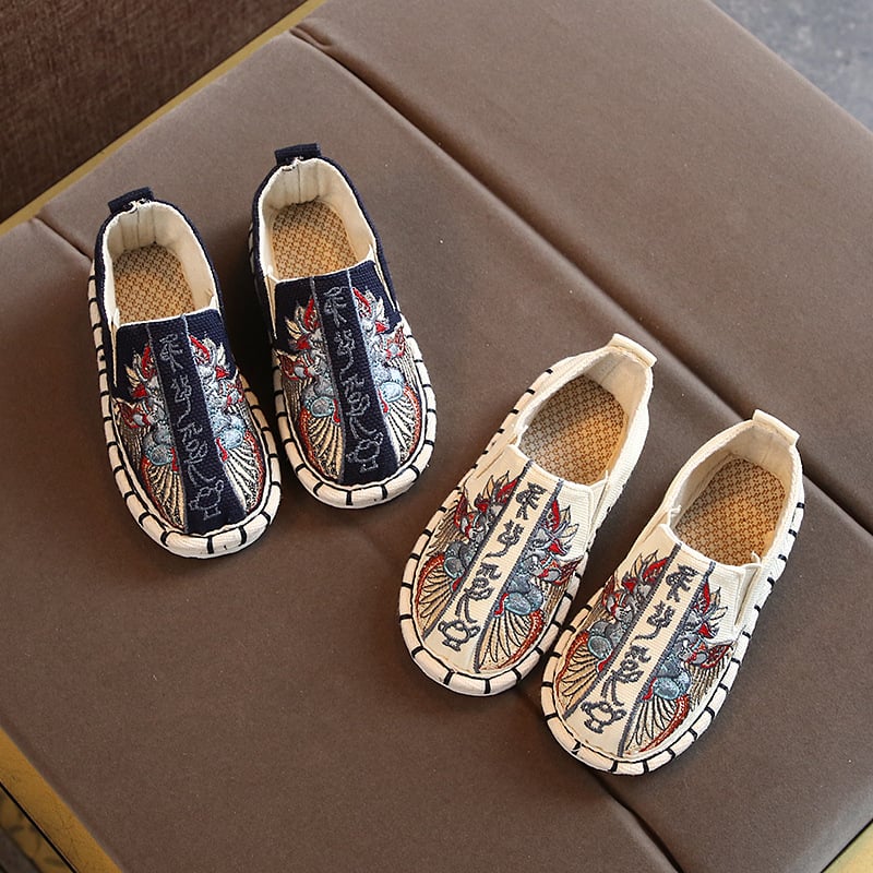 Laste kanga jalatsid – käsitsi õmmeldud, tikitud, kamuflaažne muster, ülaosa lõuendist, mitmekihiline tald, slip-on