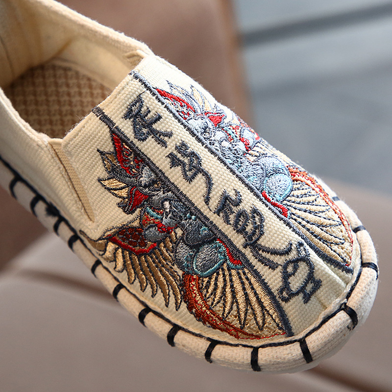 Laste kanga jalatsid – käsitsi õmmeldud, tikitud, kamuflaažne muster, ülaosa lõuendist, mitmekihiline tald, slip-on