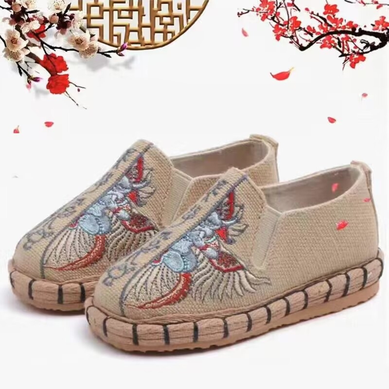 Laste kanga jalatsid – käsitsi õmmeldud, tikitud, kamuflaažne muster, ülaosa lõuendist, mitmekihiline tald, slip-on