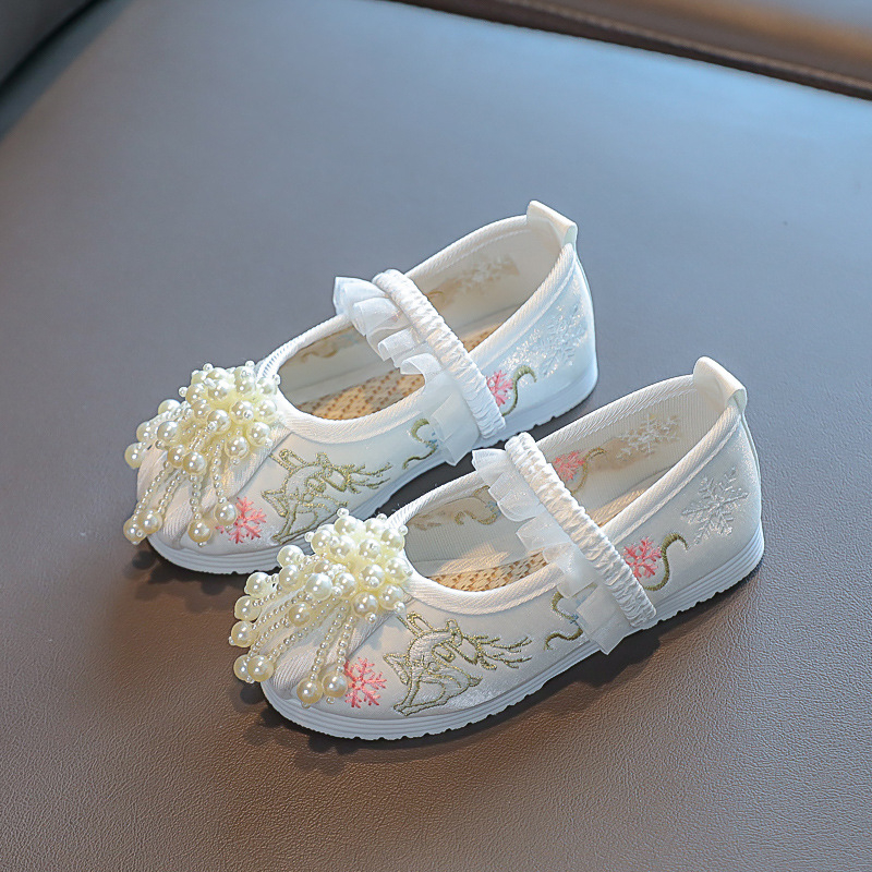 Mergaitėms etninio stiliaus šokių bateliai, šilko viršutinė dalis, audinio vidpadis, gumos pada, elastinė juosta.