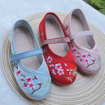 Ukrašene Hanfu plesne cipele, svilen gornji dio, potplat od telećeg tetiva, kopča s jednom remenom, niske platnene cipele