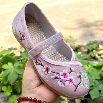 Ukrašene Hanfu plesne cipele, svilen gornji dio, potplat od telećeg tetiva, kopča s jednom remenom, niske platnene cipele