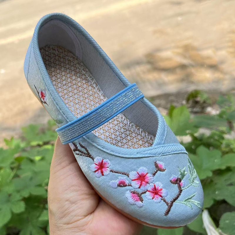 Ukrašene Hanfu plesne cipele, svilen gornji dio, potplat od telećeg tetiva, kopča s jednom remenom, niske platnene cipele