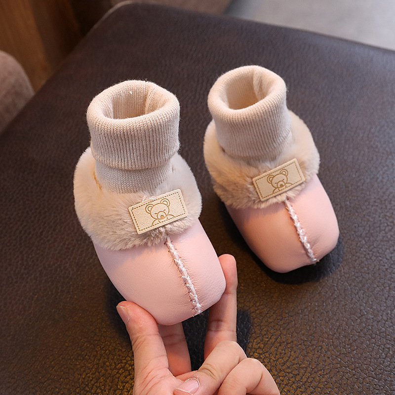 Papuči i čarape za bebe – Unisex, gornji dio od sintetičke kože, flis unutrašnjost, mekana potplata, 6-12 mjeseci