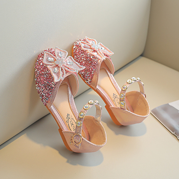 Mergaitėms skirti princesių sandalai su krištolo kaspinu, viršutinė dalis iš blizgios medžiagos, Velcro užsegimas, PU įdėklas, tešmens padas