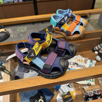 2025 nova dječja vanjska protuklizna sandala za plažu s color-block dizajnom i Velcro zatvaračem