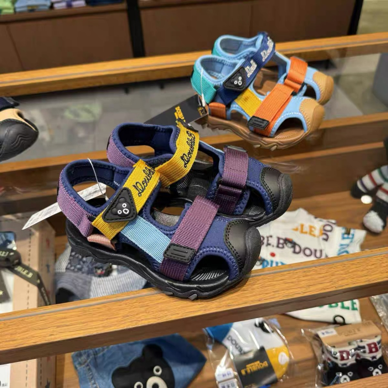 2025 nova dječja vanjska protuklizna sandala za plažu s color-block dizajnom i Velcro zatvaračem