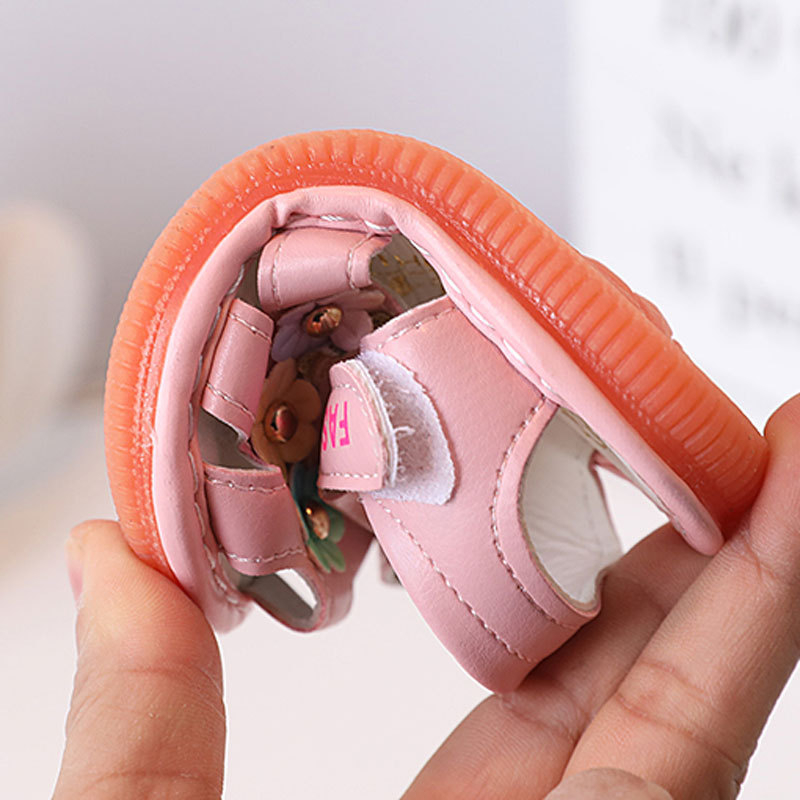 Hercegnő-stílusú gyerek szandál, puha talppal, felsőrész mű PU-ból, Velcro-zár, 12-36 hónapos kor
